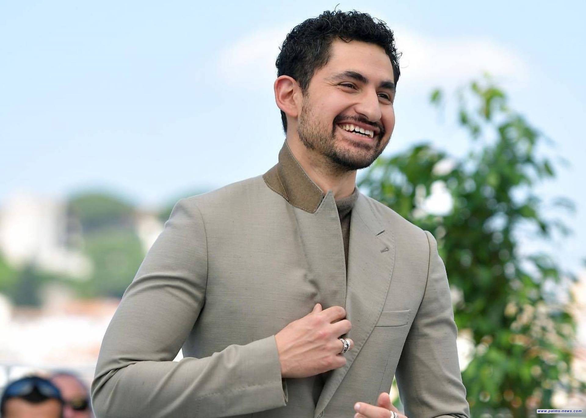 أمير المصري يروّج لفيلمه العالمي مع نجم "جيمس بوند"